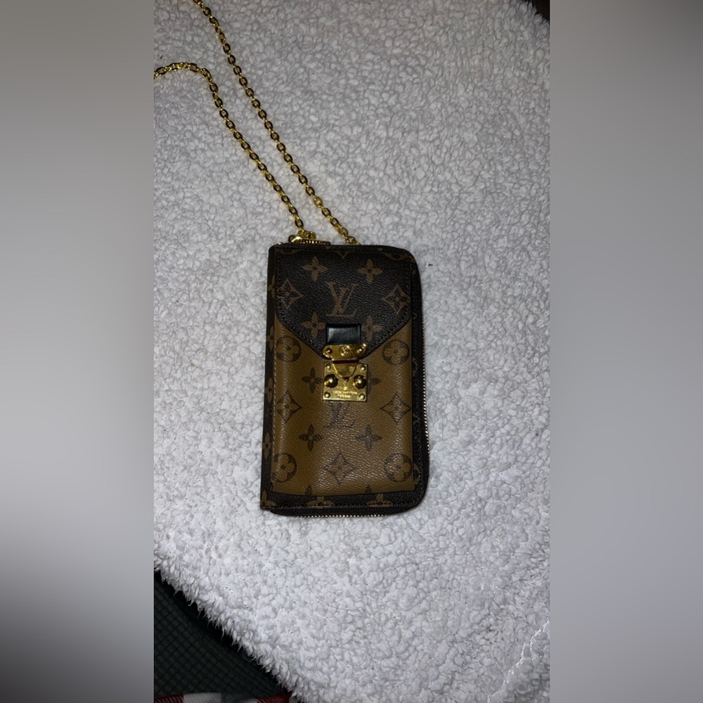 Crossbody wallet